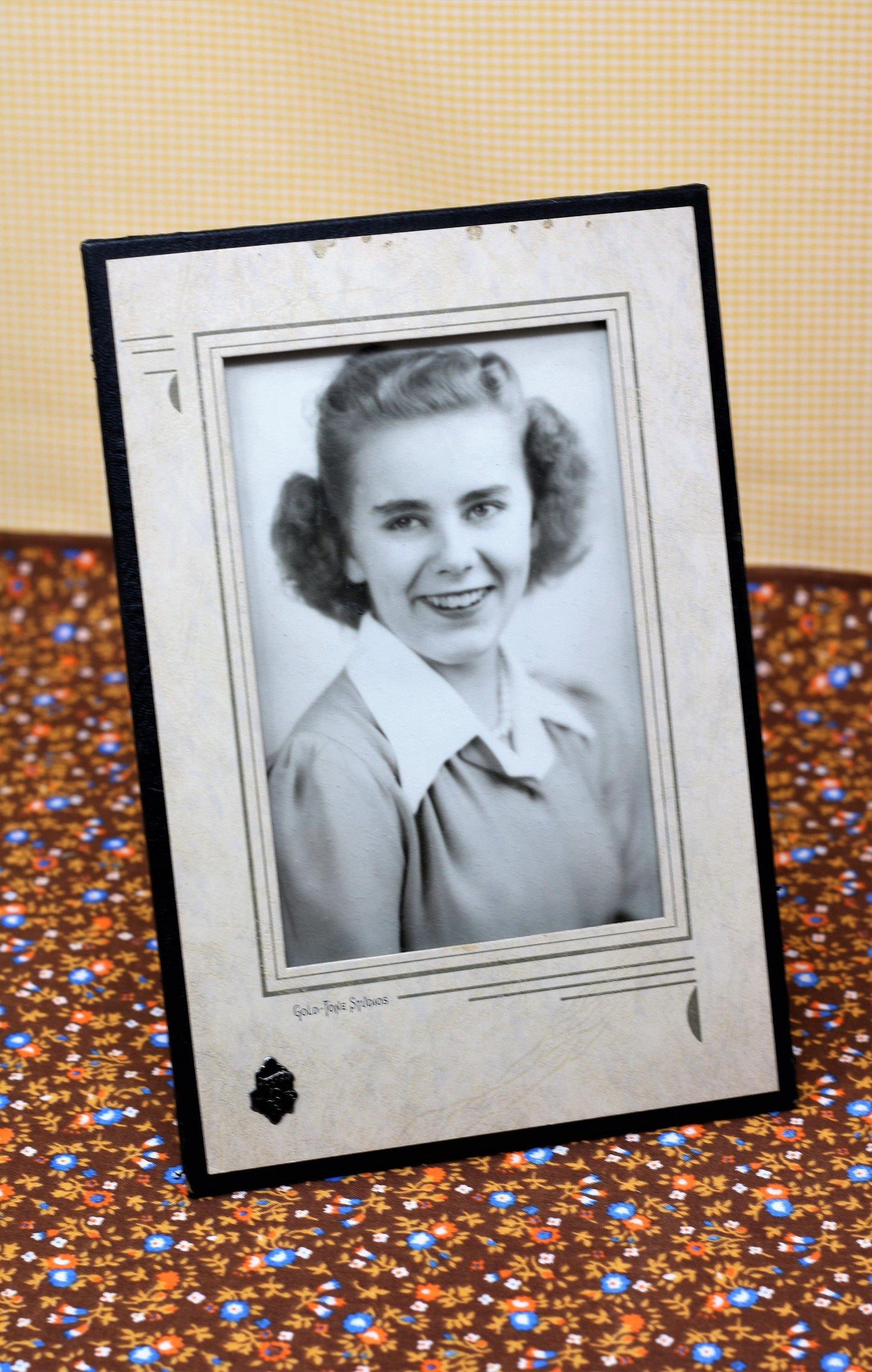 Vintage Sweetheart Class Photo - Curio Memento