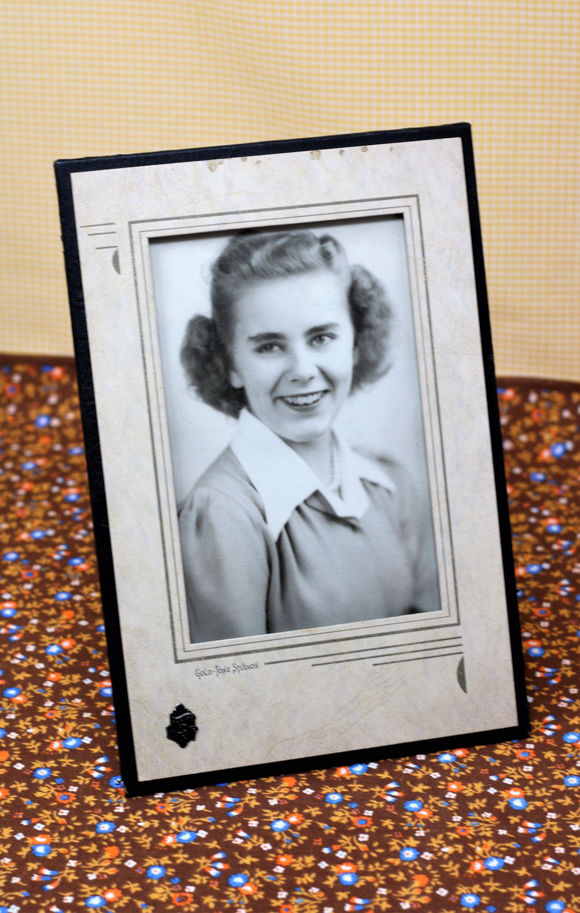 Vintage Sweetheart Class Photo - Curio Memento