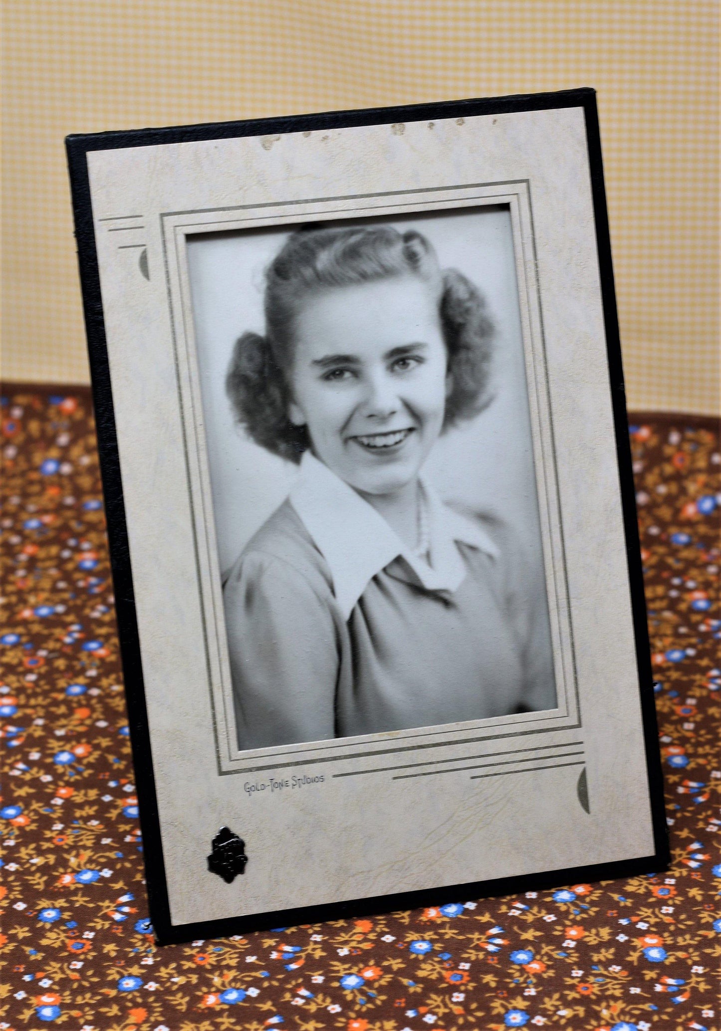 Vintage Sweetheart Class Photo - Curio Memento