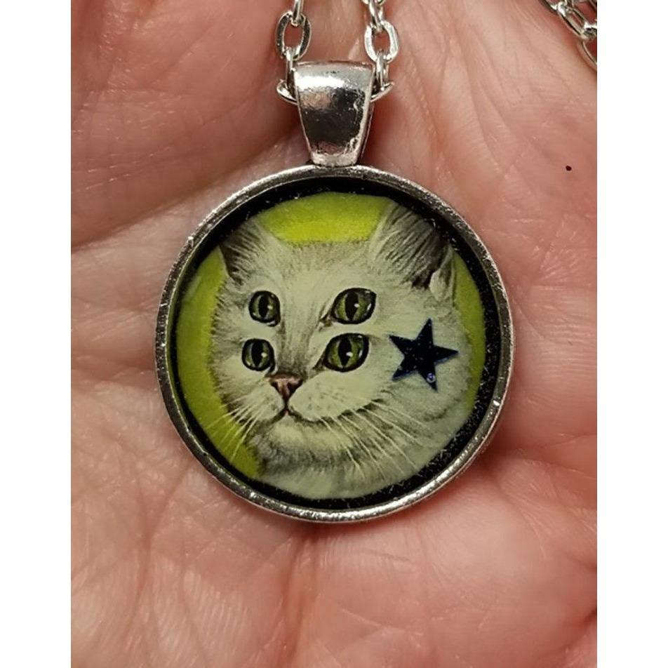 Cat pendant with chain - Curio Memento