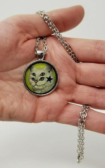 Cat pendant with chain - Curio Memento